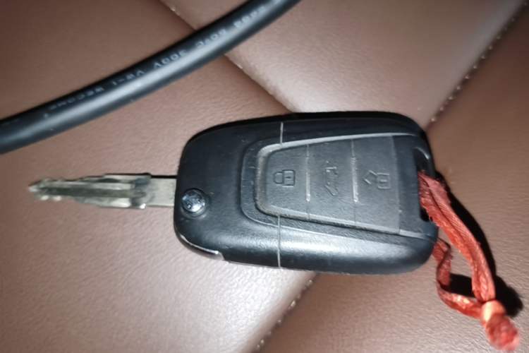 Used SAIC MAXUS Xintu V80 2021 2.0T Manual Classic Aoyuntong Long Wheelbase Mid-Roof 6/7/8/9-Seater Vehicle Key