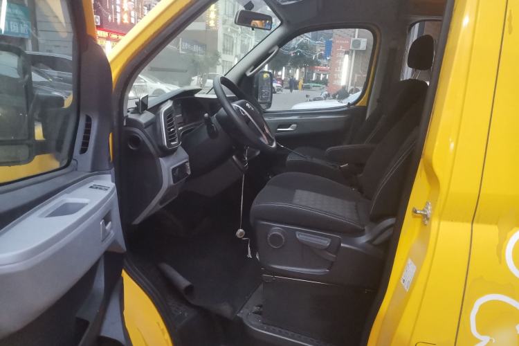 Used SAIC MAXUS Xintu V80 2021 2.0T AMT Classic Aoyuntong Short Wheelbase Ultra-Low Roof 7/8/9-Seater Left Front Seat