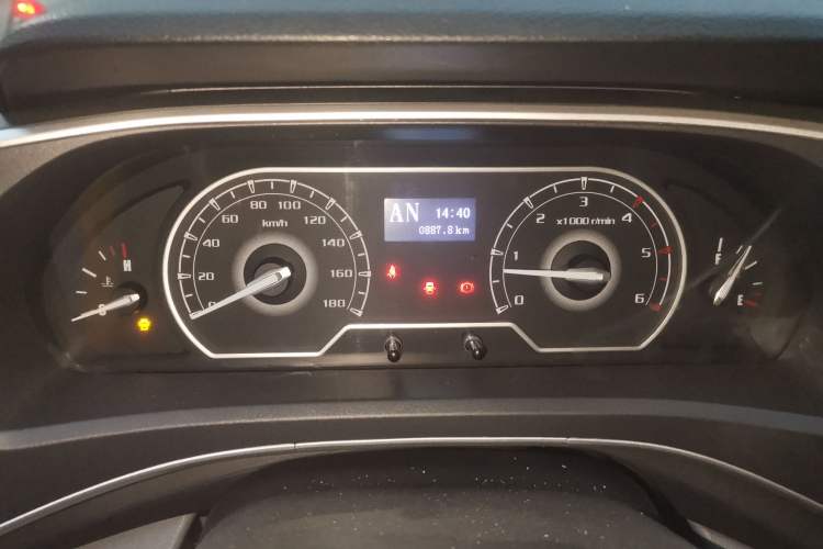 Used SAIC MAXUS Xintu V80 2021 2.0T AMT Classic Aoyuntong Short Wheelbase Ultra-Low Roof 7/8/9-Seater Odometer Close Up
