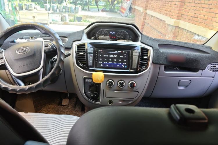 Used SAIC MAXUS Xintu V80  Center Console