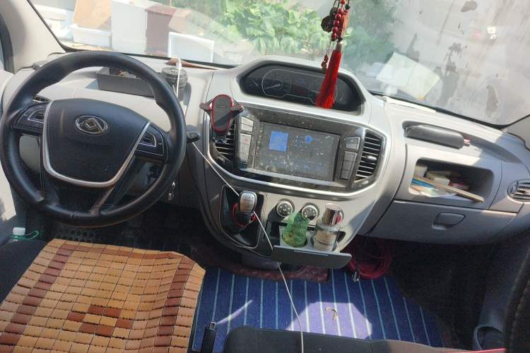 Used SAIC MAXUS Xintu V80  Center Console