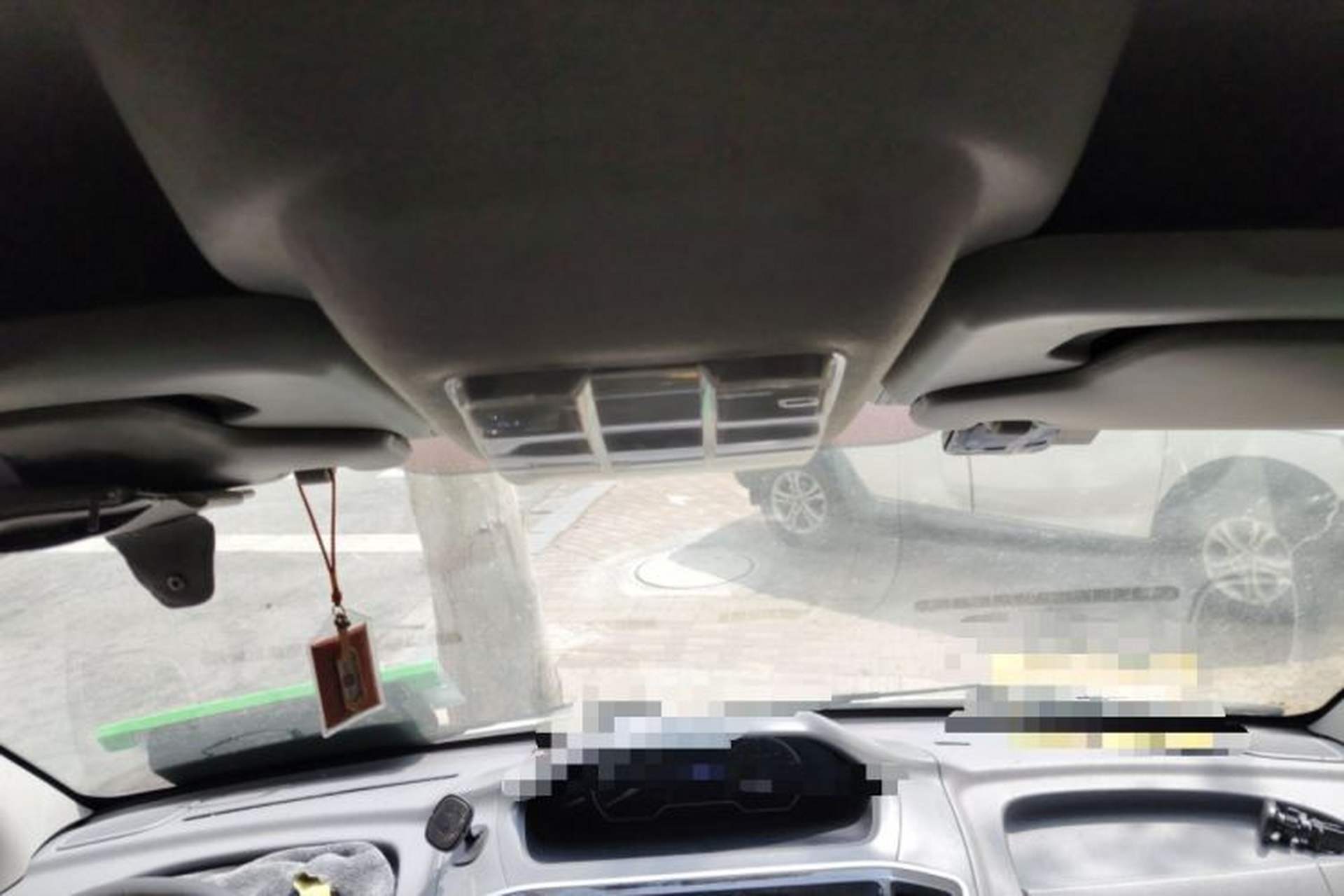 Used SAIC MAXUS Xintu V80  Center Console