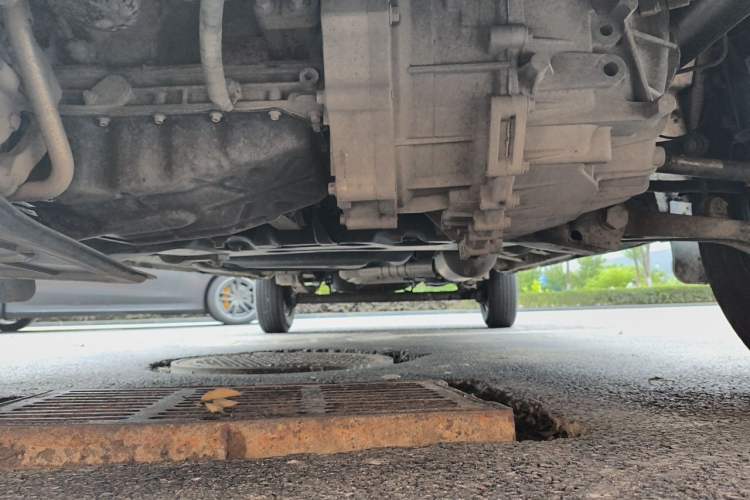 Used SAIC MAXUS Xintu V80  Chassis Front