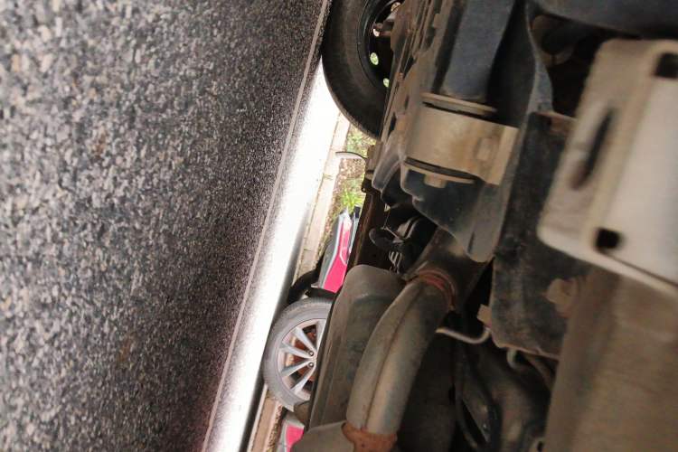Used SAIC MAXUS Xintu V80  Chassis Front Left