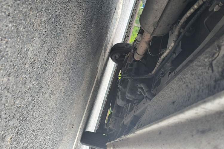 Used SAIC MAXUS Xintu V80  Chassis Front Left