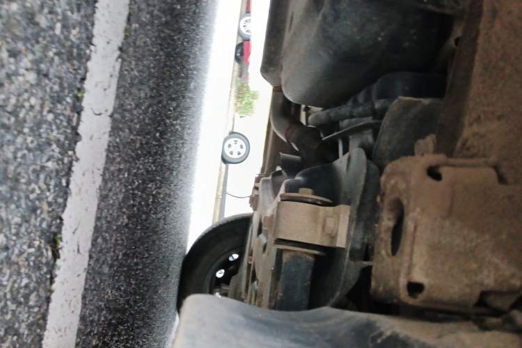 Used SAIC MAXUS Xintu V80  Chassis Front Right