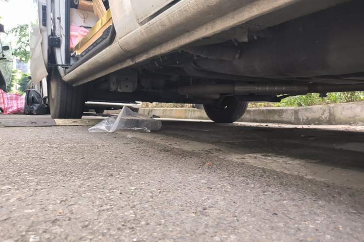 Used SAIC MAXUS Xintu V80  Chassis Front Right