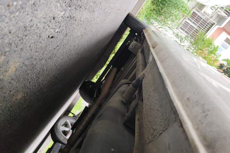 Used SAIC MAXUS Xintu V80  Chassis Front Right