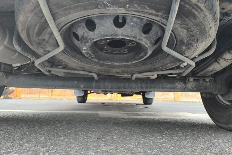 Used SAIC MAXUS Xintu V80  Chassis Rear