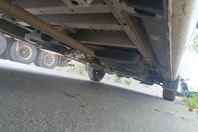 Used SAIC MAXUS Xintu V80  Chassis Rear Right