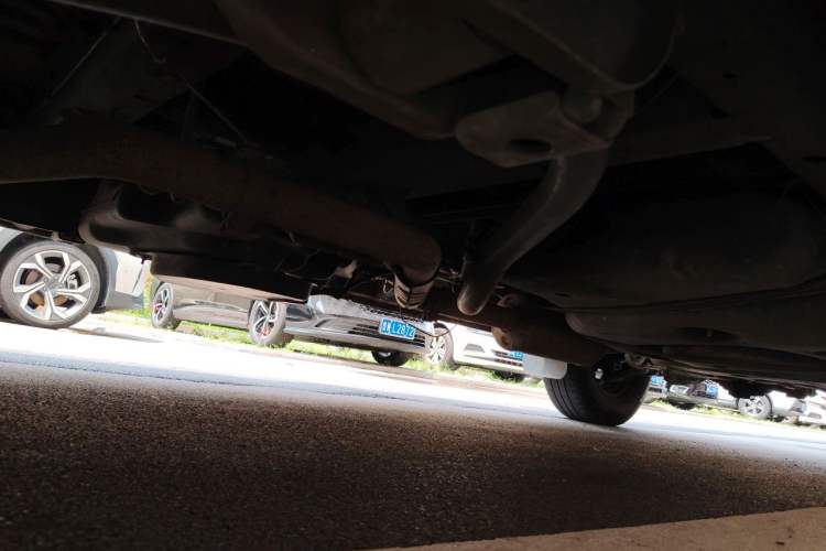 Used SAIC MAXUS Xintu V80  Chassis Rear Right