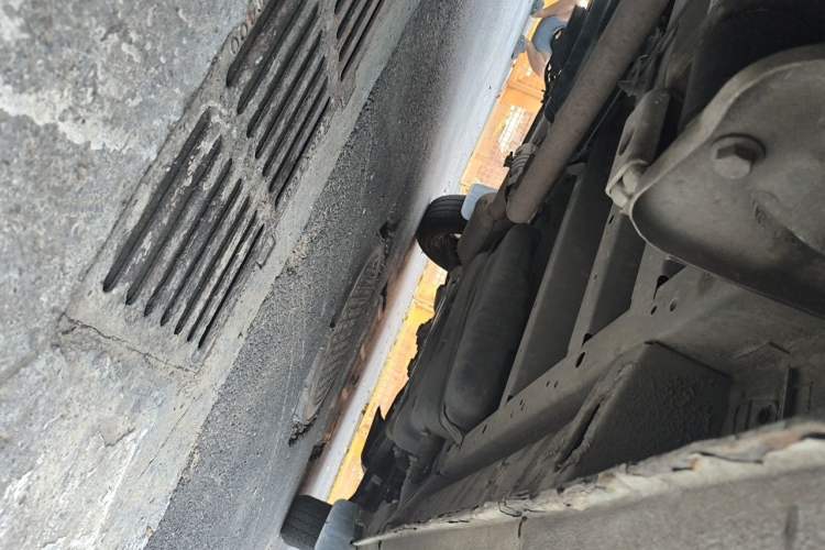 Used SAIC MAXUS Xintu V80  Chassis Rear Right