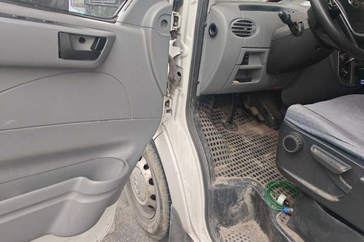 Used SAIC MAXUS Xintu V80  Driver Seat