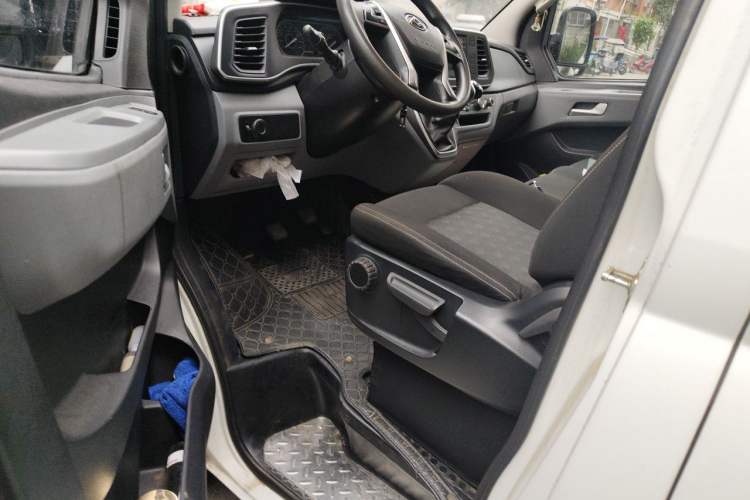 Used SAIC MAXUS Xintu V80  Driver Seat