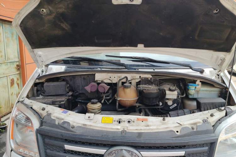 Used SAIC MAXUS Xintu V80  Engine Bay