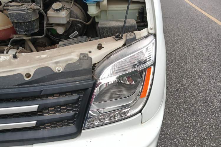 Used SAIC MAXUS Xintu V80  Engine Bay Left