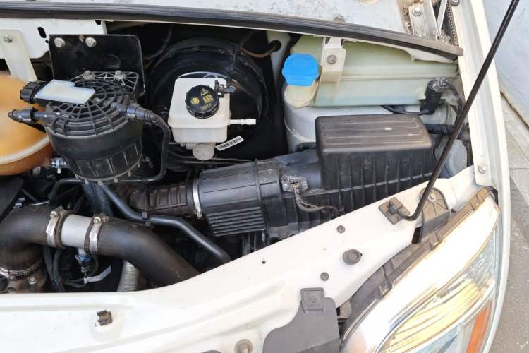 Used SAIC MAXUS Xintu V80  Engine Bay Left