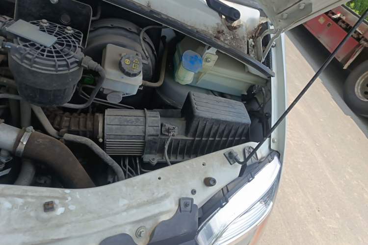 Used SAIC MAXUS Xintu V80  Engine Bay Left