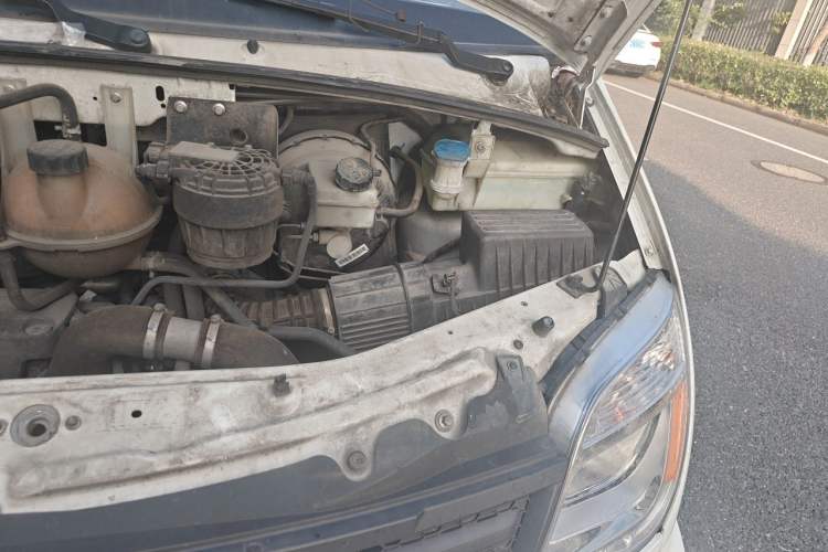 Used SAIC MAXUS Xintu V80  Engine Bay Left