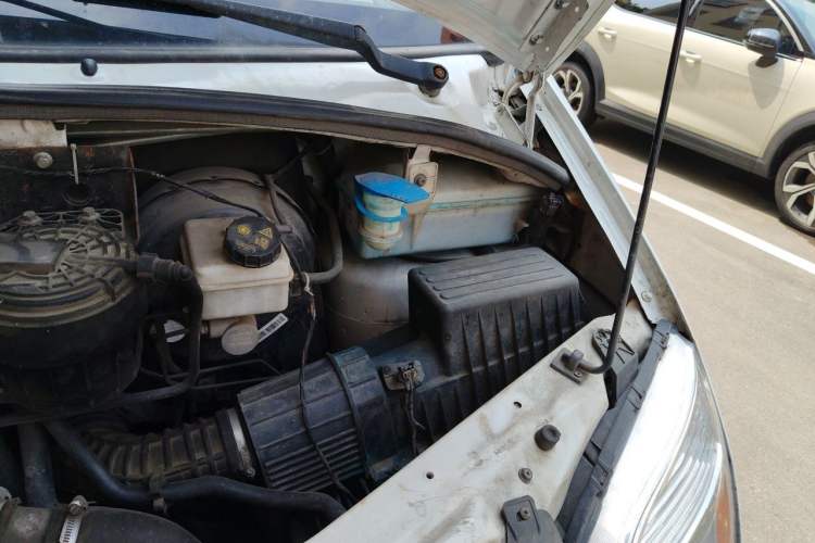 Used SAIC MAXUS Xintu V80  Engine Bay Left
