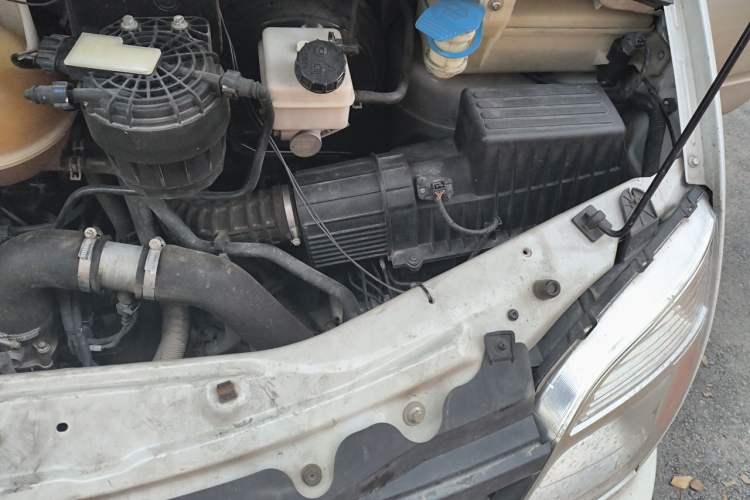 Used SAIC MAXUS Xintu V80  Engine Bay Left