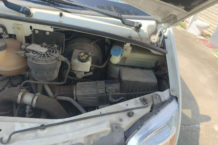 Used SAIC MAXUS Xintu V80  Engine Bay Left