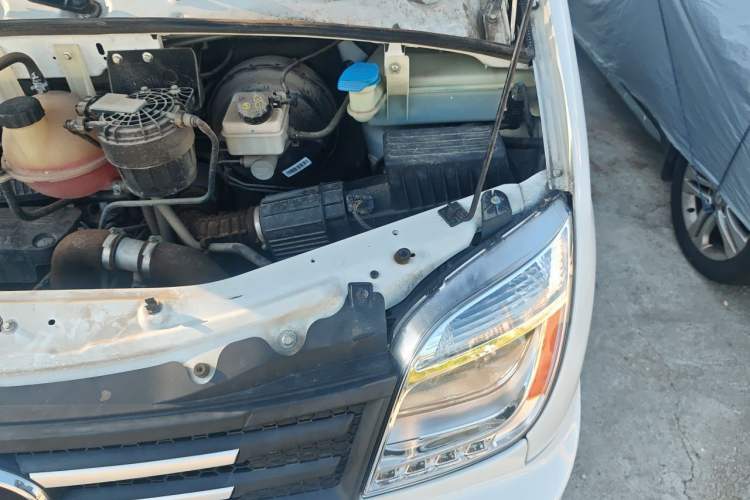 Used SAIC MAXUS Xintu V80  Engine Bay Left
