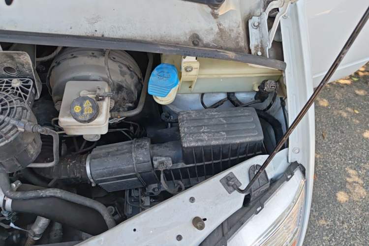Used SAIC MAXUS Xintu V80  Engine Bay Left