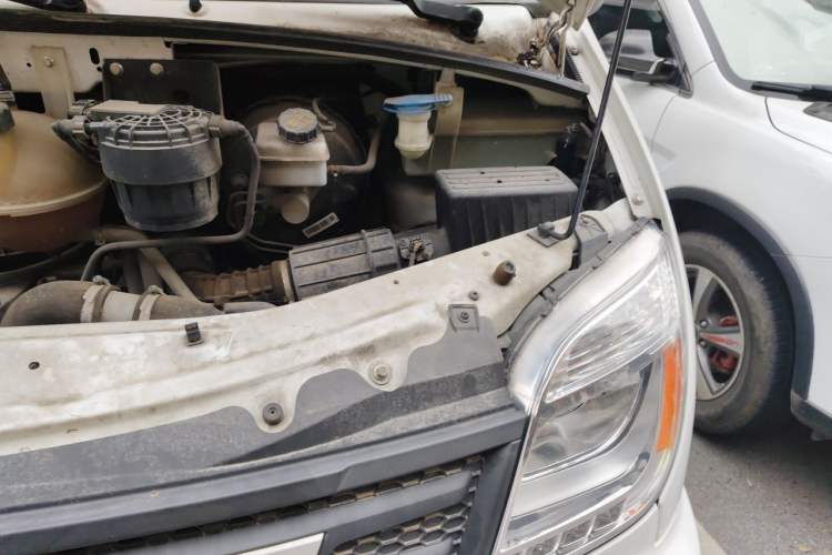 Used SAIC MAXUS Xintu V80  Engine Bay Left