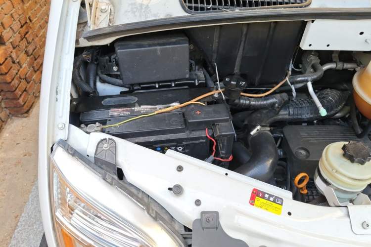 Used SAIC MAXUS Xintu V80  Engine Bay Right