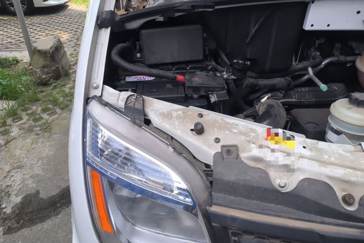 Used SAIC MAXUS Xintu V80  Engine Bay Right