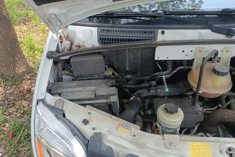 Used SAIC MAXUS Xintu V80  Engine Bay Right