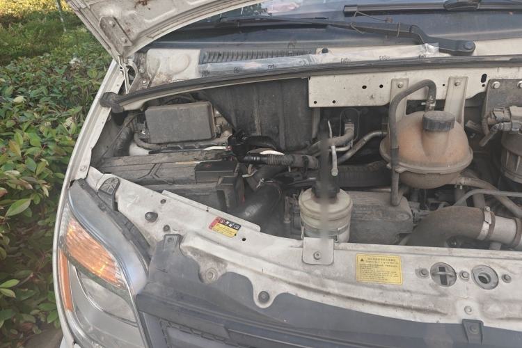Used SAIC MAXUS Xintu V80  Engine Bay Right