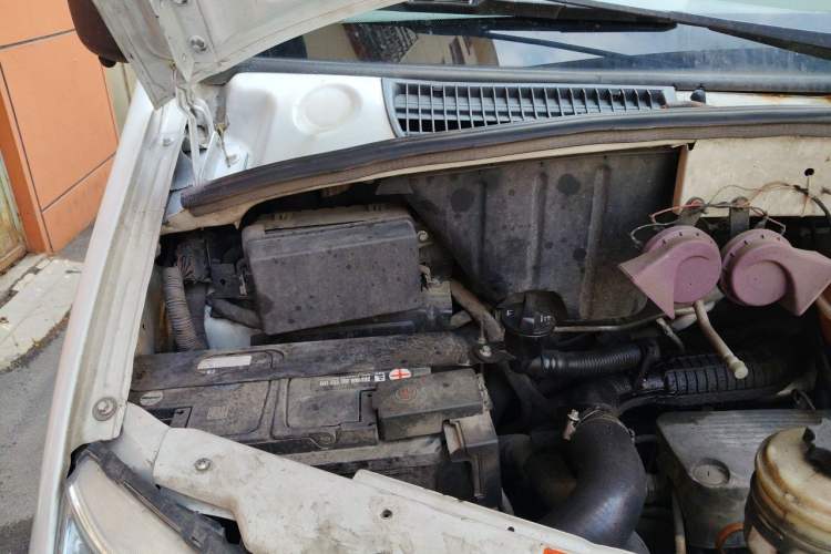 Used SAIC MAXUS Xintu V80  Engine Bay Right