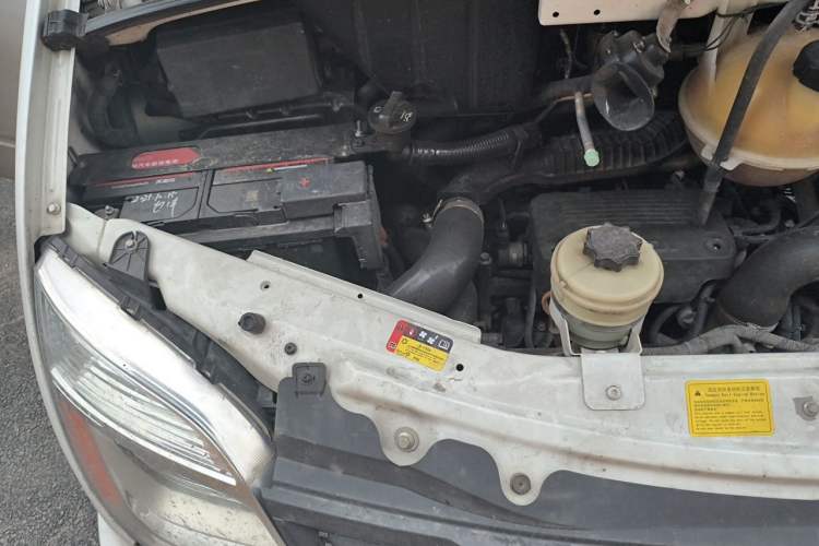 Used SAIC MAXUS Xintu V80  Engine Bay Right