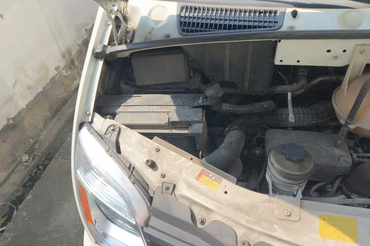 Used SAIC MAXUS Xintu V80  Engine Bay Right
