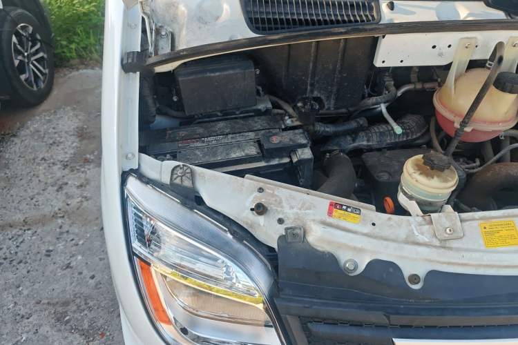 Used SAIC MAXUS Xintu V80  Engine Bay Right