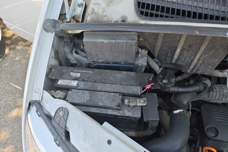 Used SAIC MAXUS Xintu V80  Engine Bay Right