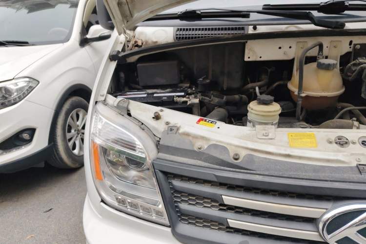 Used SAIC MAXUS Xintu V80  Engine Bay Right