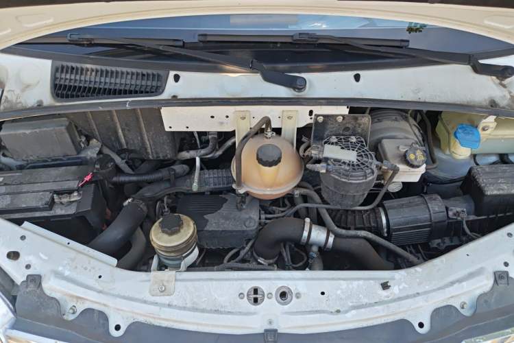 Used SAIC MAXUS Xintu V80  Engine Bay