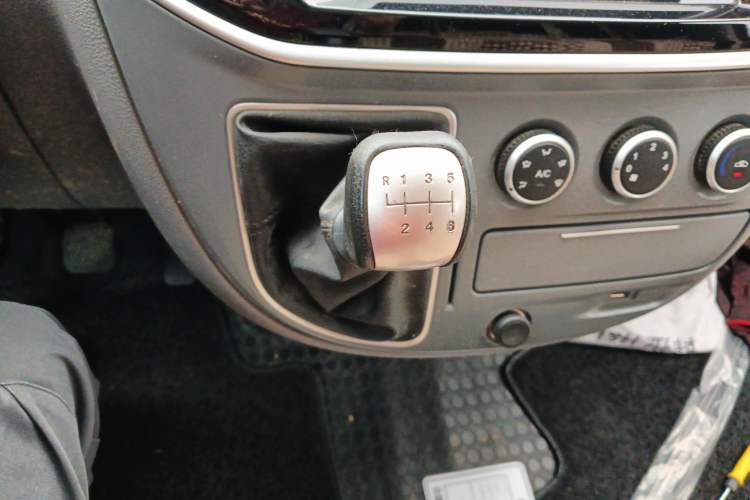 Used SAIC MAXUS Xintu V80  Gear Lever