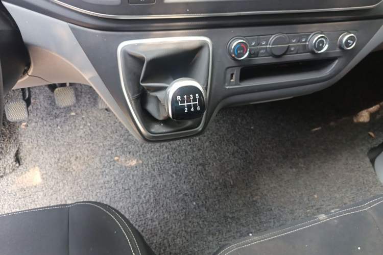 Used SAIC MAXUS Xintu V80  Gear Lever