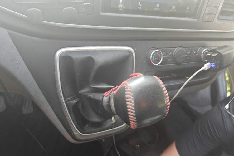 Used SAIC MAXUS Xintu V80  Gear Lever