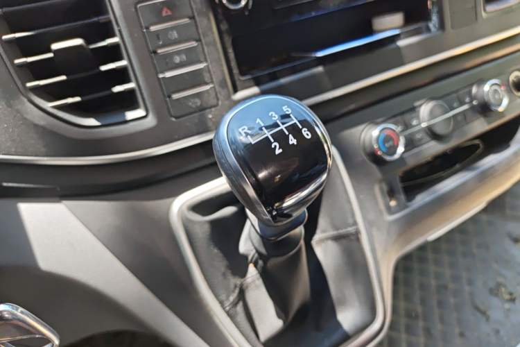 Used SAIC MAXUS Xintu V80  Gear Lever