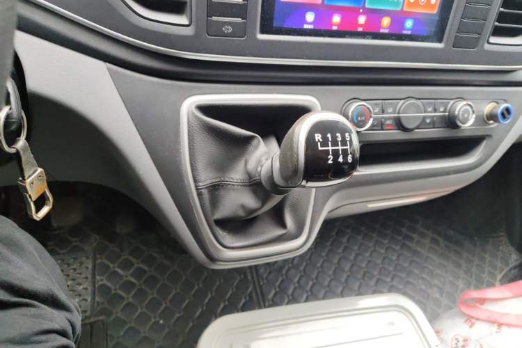 Used SAIC MAXUS Xintu V80  Gear Lever