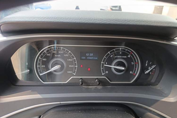 Used SAIC MAXUS Xintu V80  Instrument Cluster