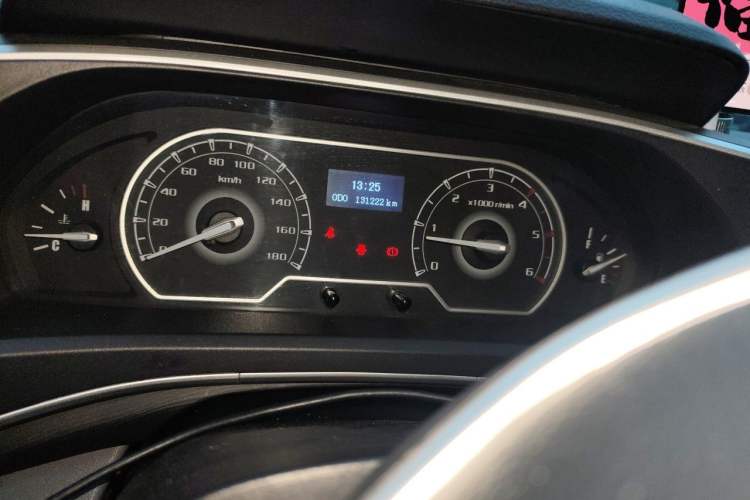 Used SAIC MAXUS Xintu V80  Odometer Close Up