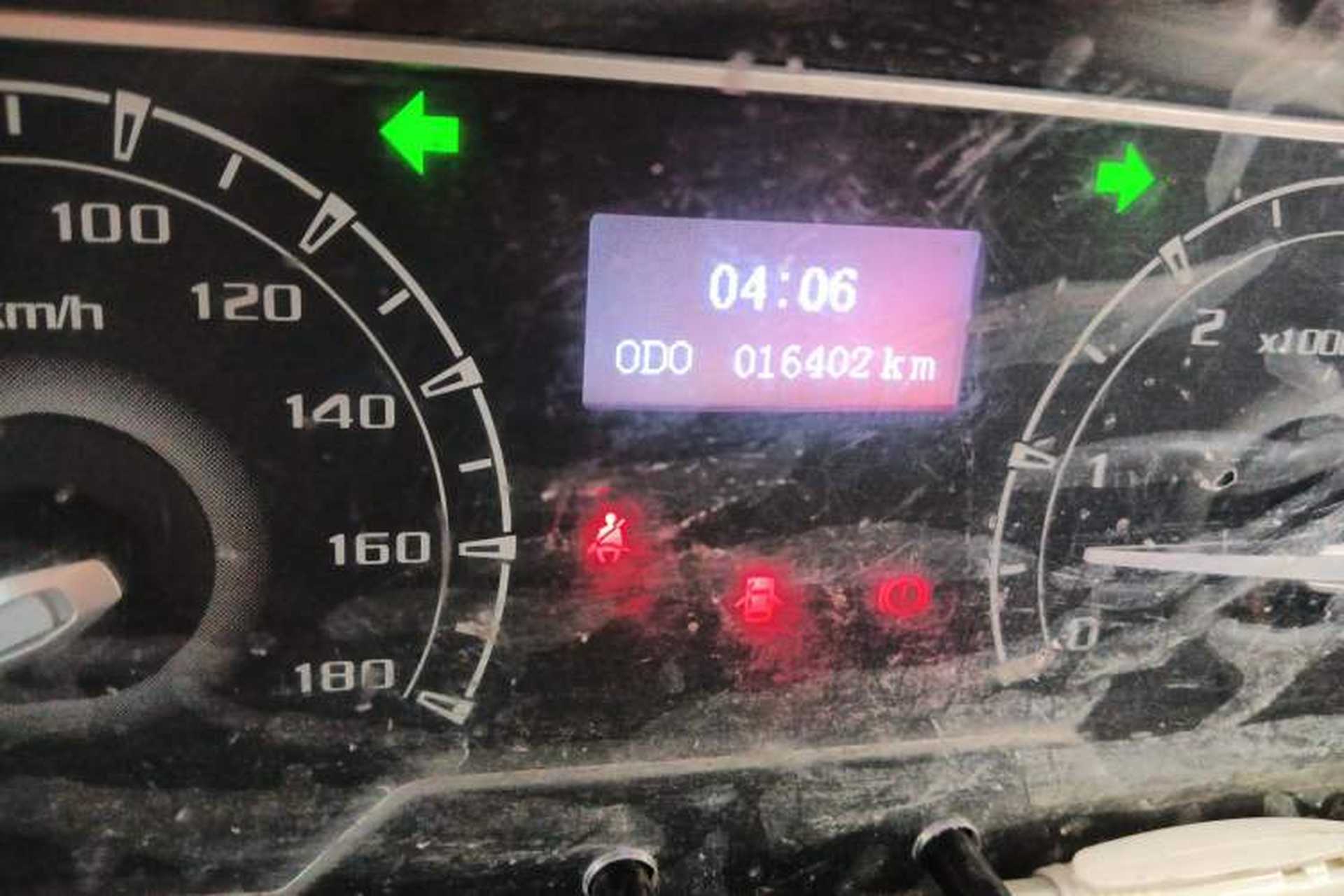 Used SAIC MAXUS Xintu V80  Odometer Close Up