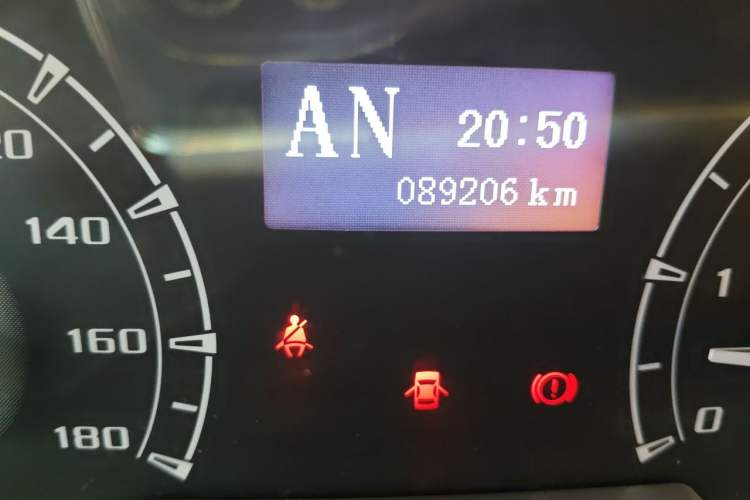 Used SAIC MAXUS Xintu V80  Odometer Close Up