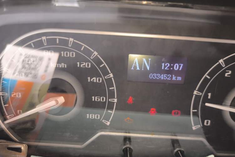 Used SAIC MAXUS Xintu V80  Odometer Close Up